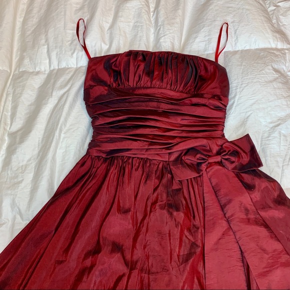 Red Dress - Picture 10 of 12